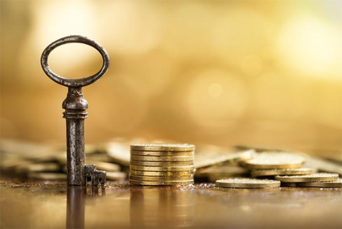 close-up photo of antique key and gold coins